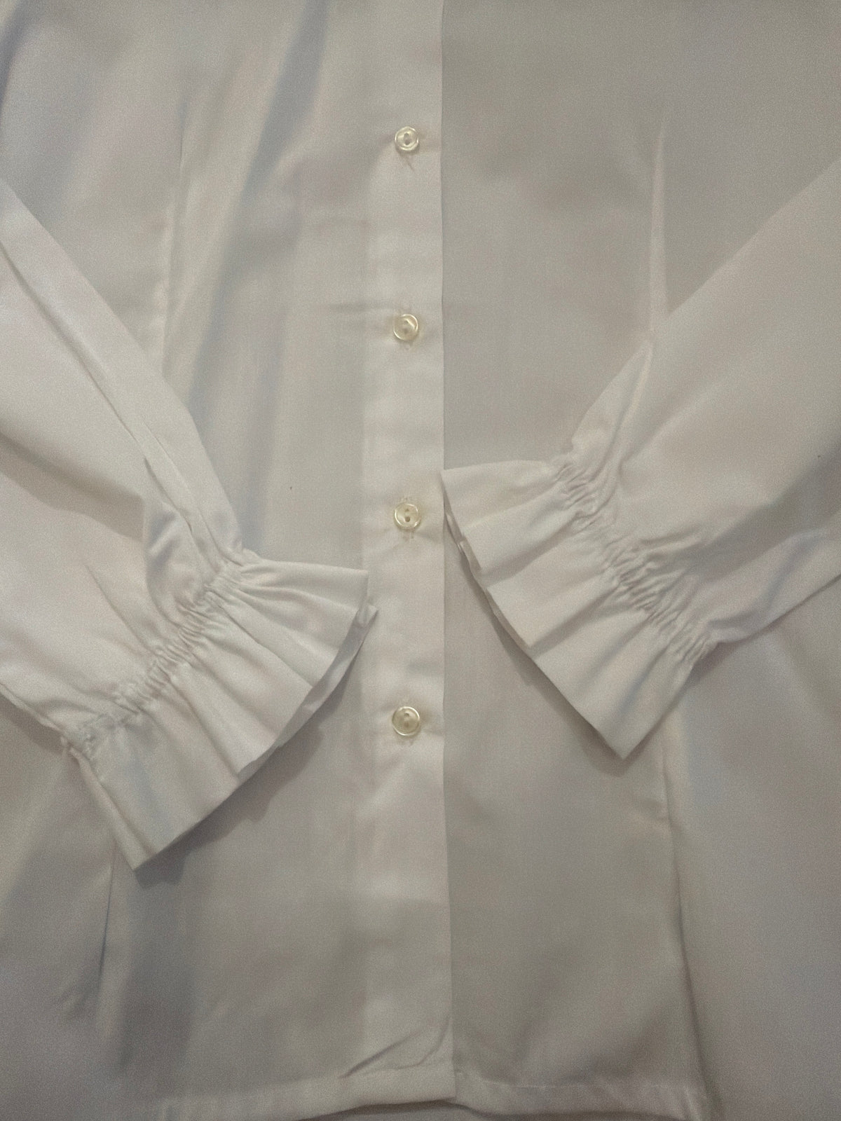 Camicia bianca con colletto ricamato