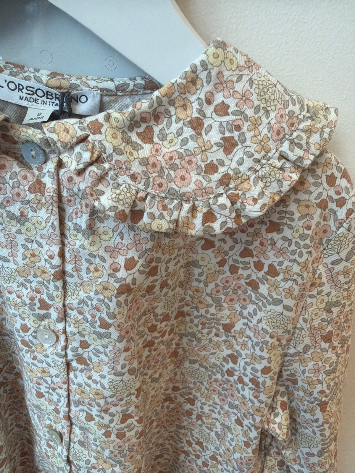 Camicia rosa, beige e marrone