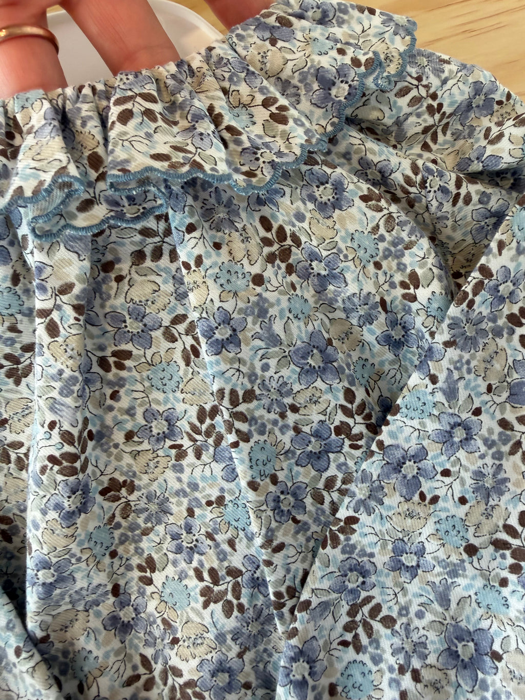 Blusa fiori blu e azzurri