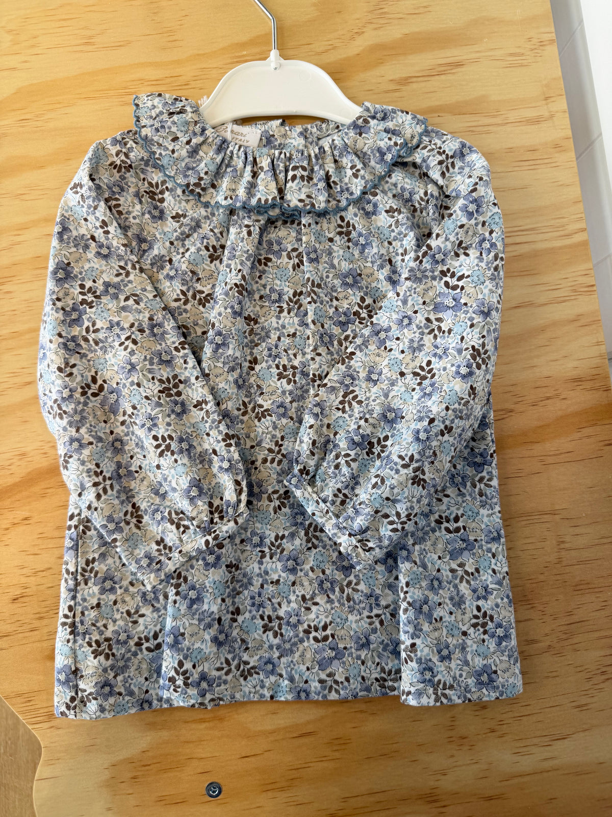 Blusa fiori blu e azzurri