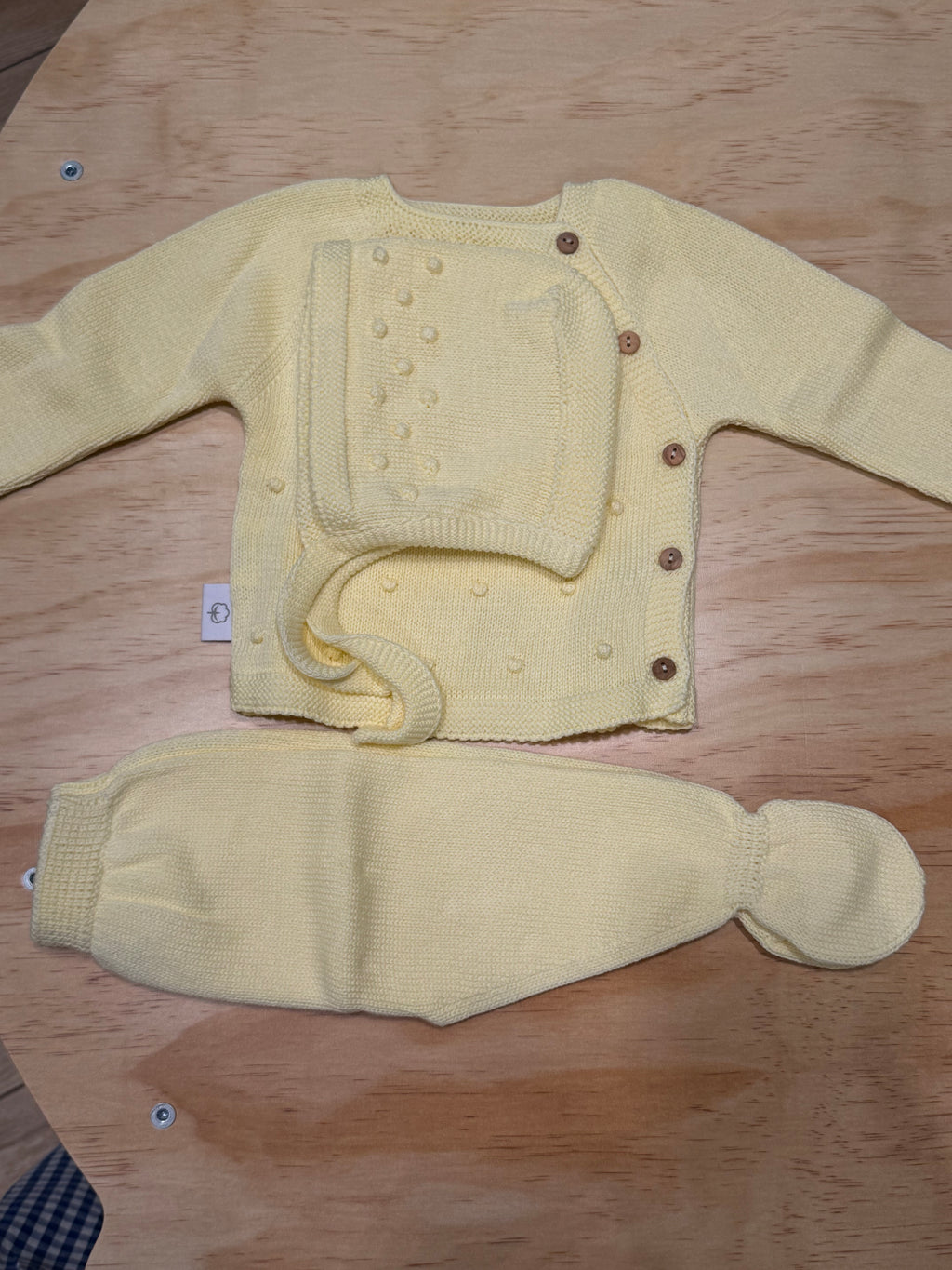 Tre pezzi con cuffietta giallo