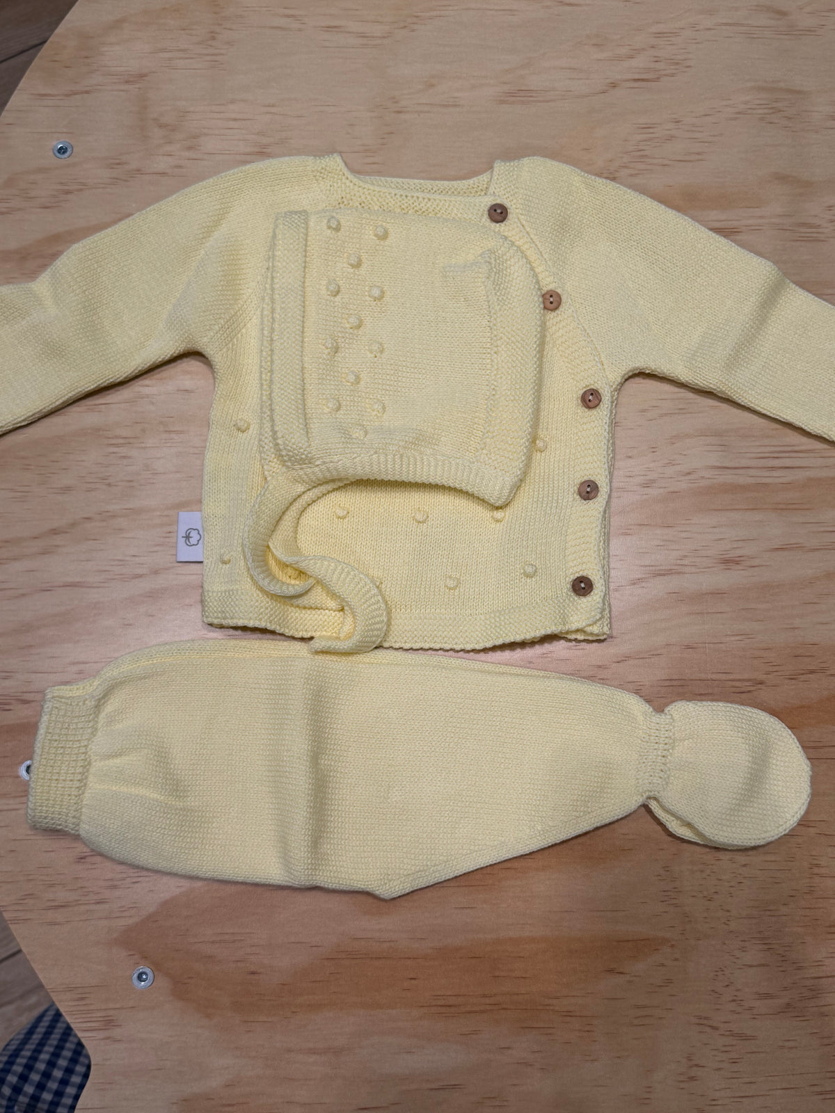 Tre pezzi con cuffietta giallo