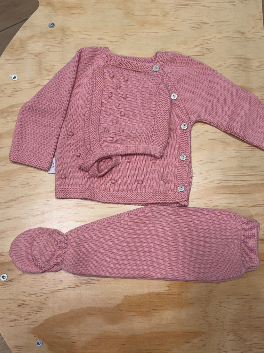 Tre pezzi con cuffietta rosa antico