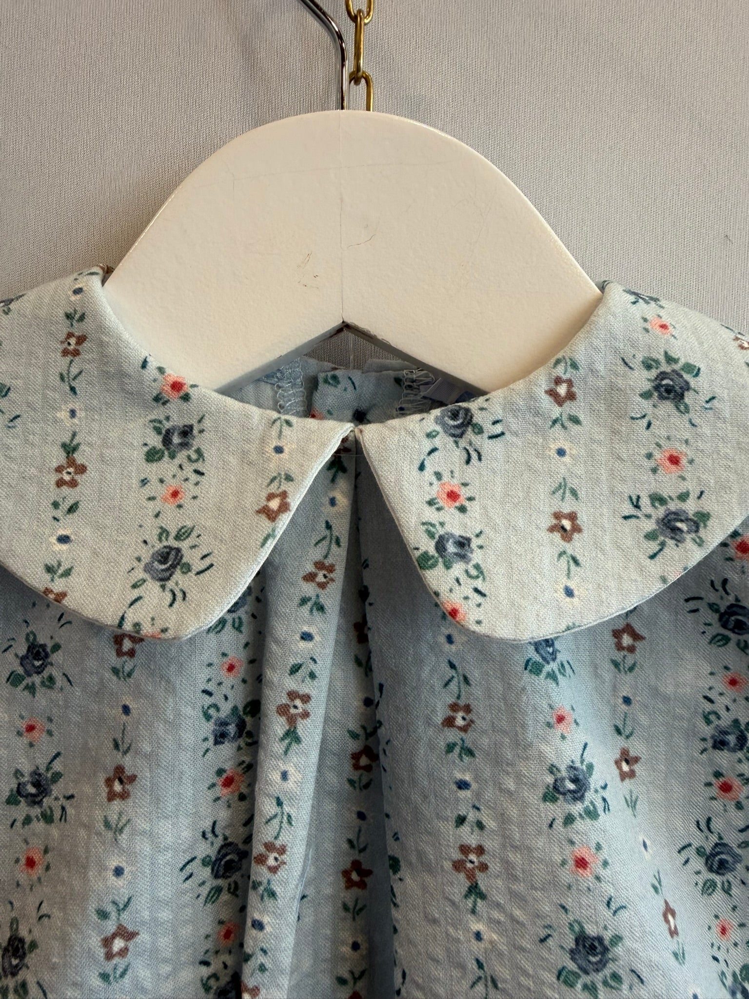 Camicia azzurra fiorellini