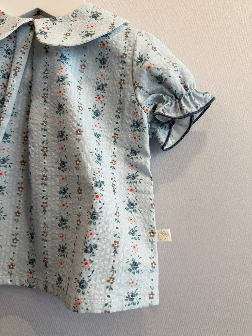 Camicia azzurra fiorellini