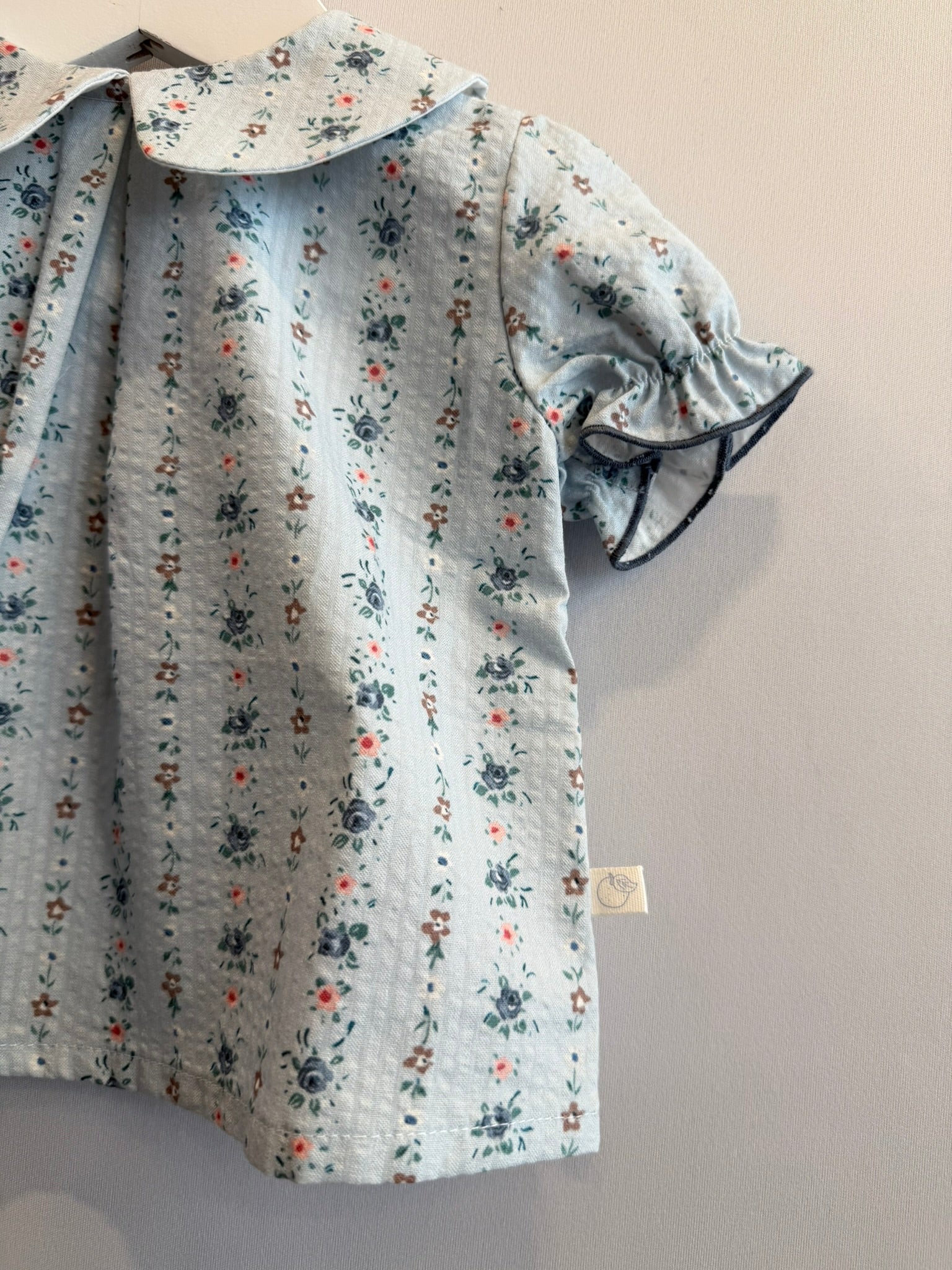 Camicia azzurra fiorellini