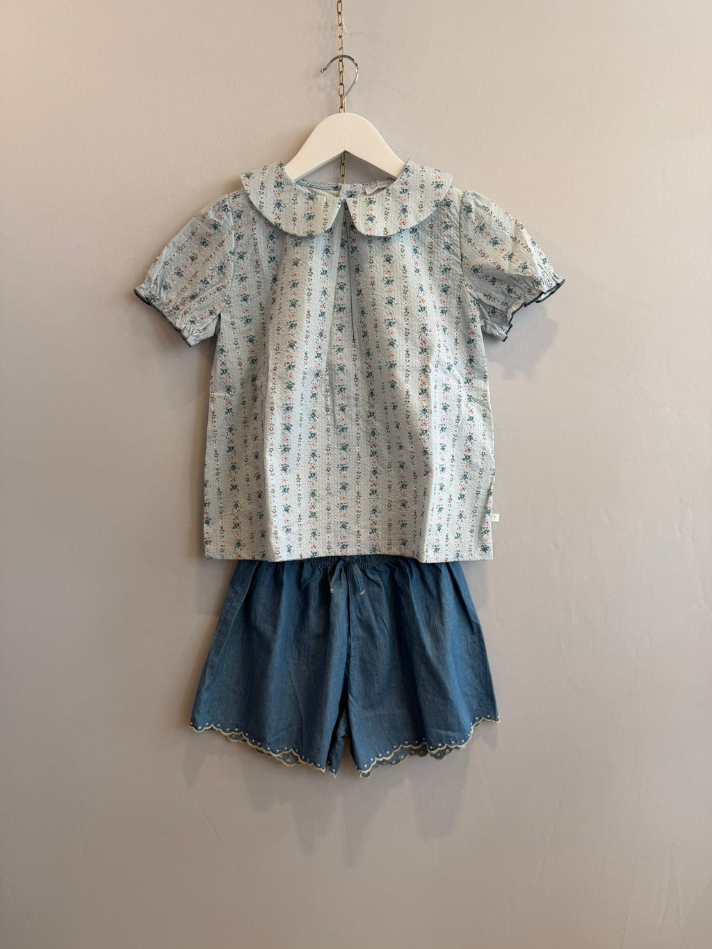 Camicia azzurra fiorellini