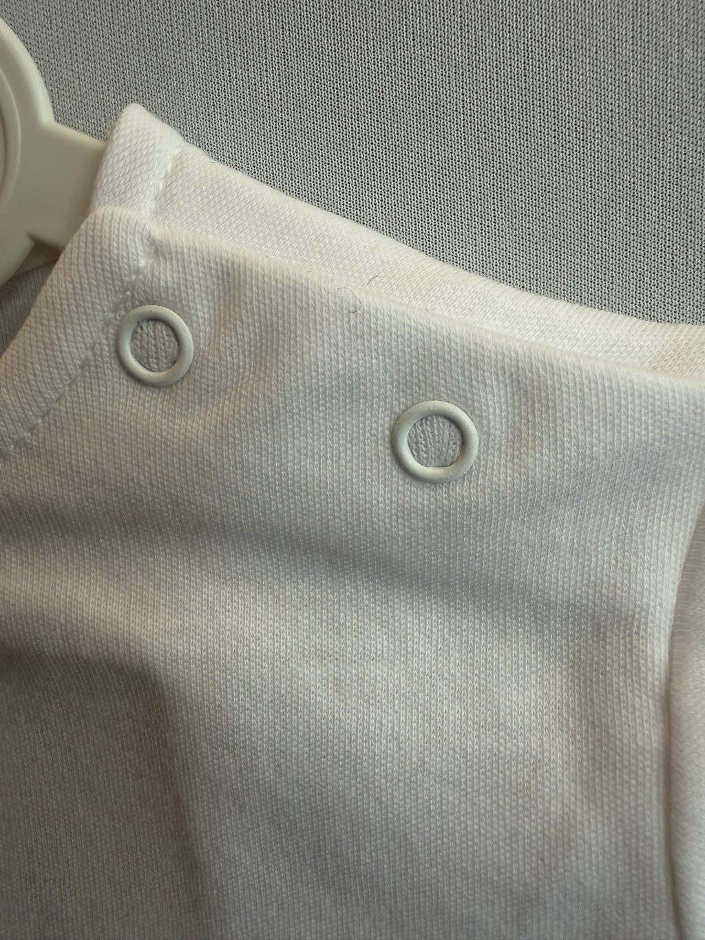Completino t-shirt e pantaloncino barca azzurra