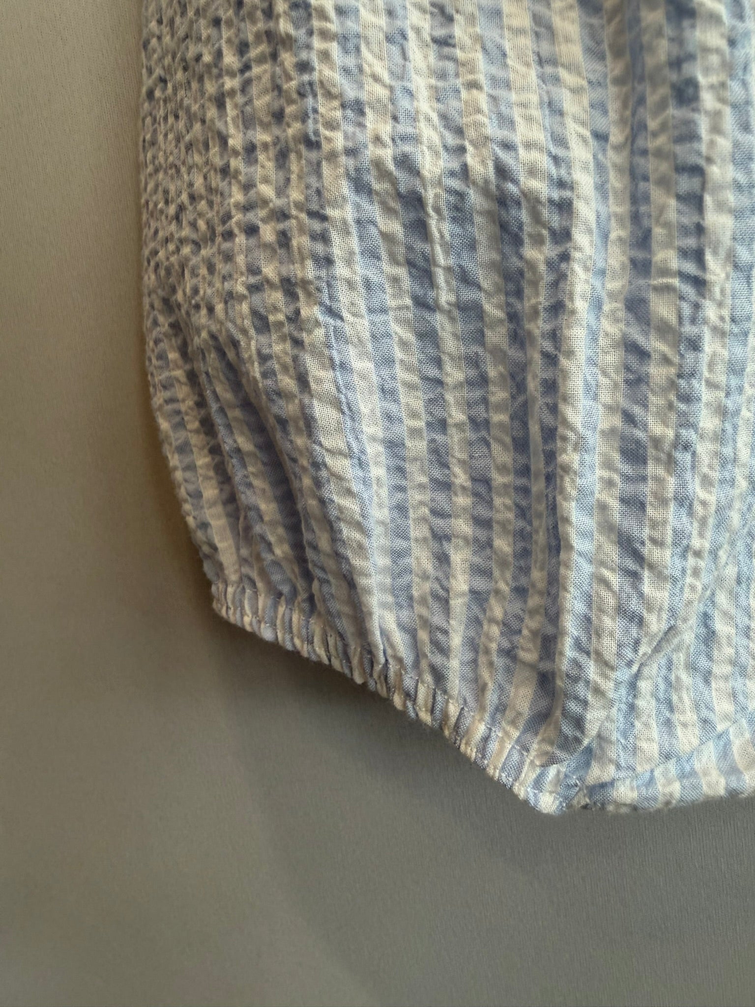 Pagliaccetto in cotone bianco e azzurro