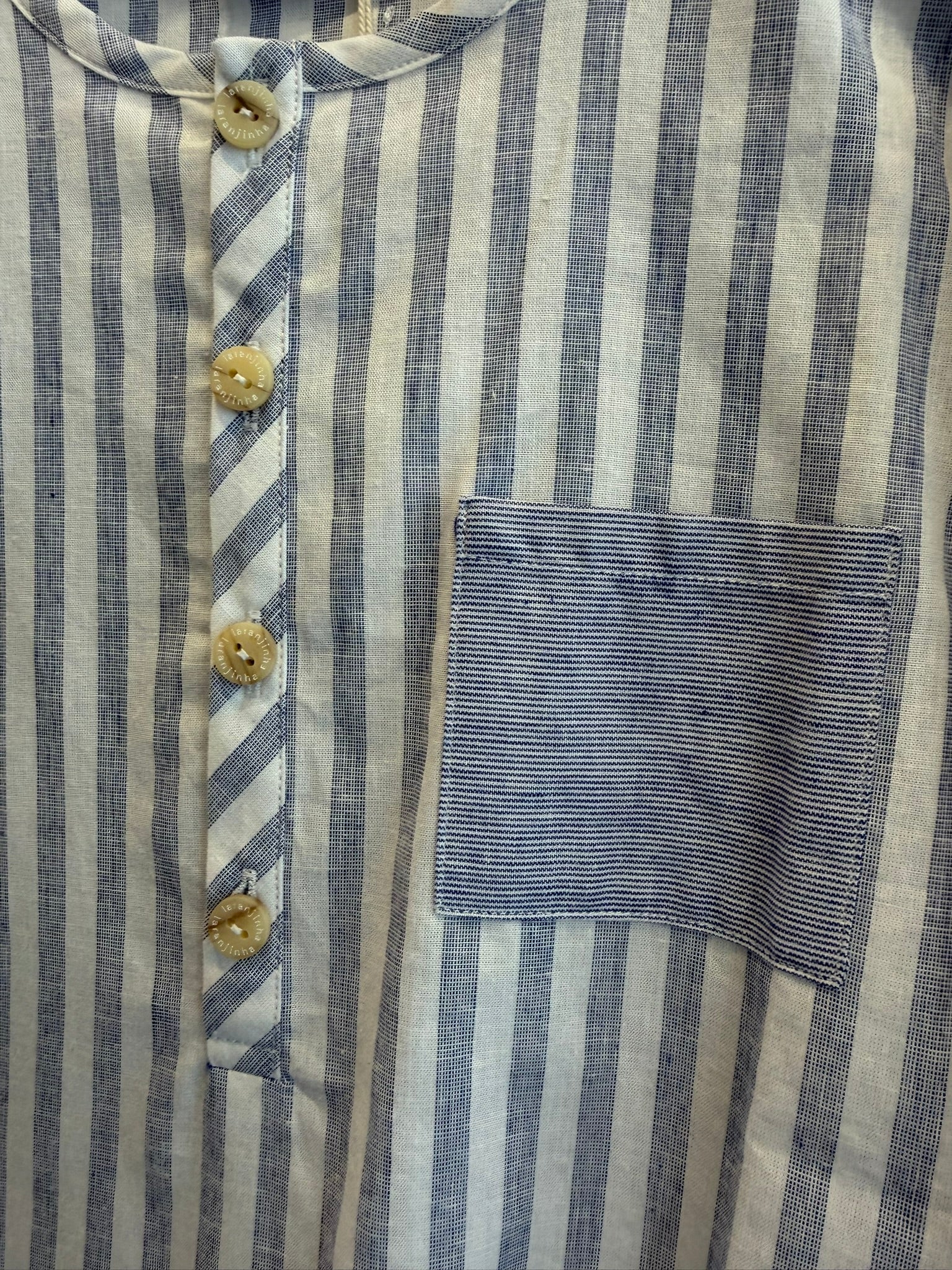 Camicia collo coreano e manica avvolgibile