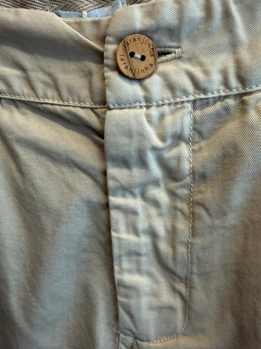 Short Beige con bottone