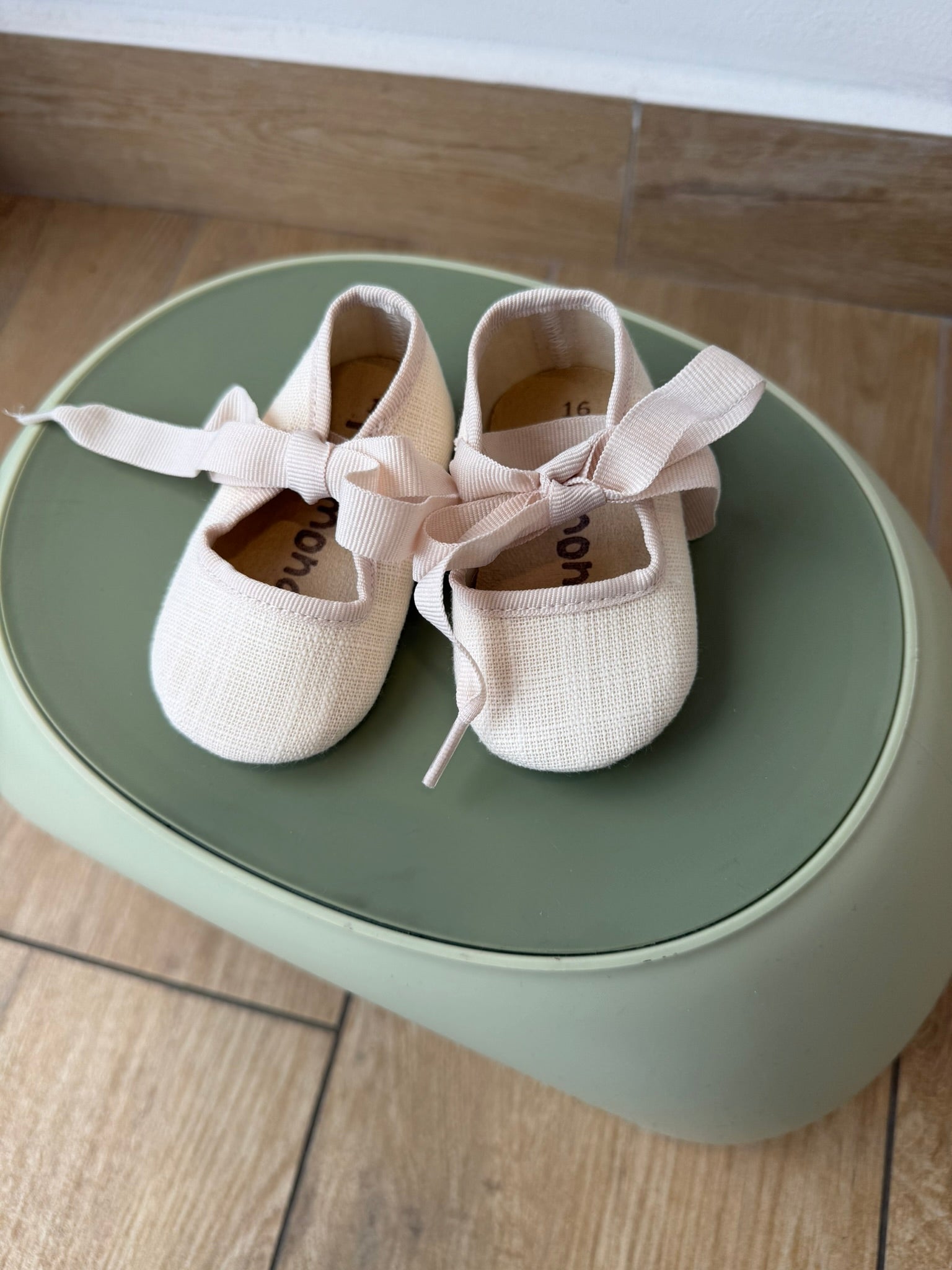 Ballerine in lino e cotone con fioccetto - color biege