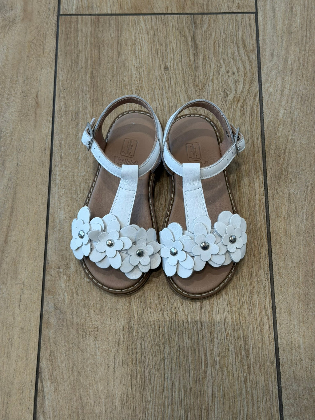 Sandali in cuoio fiori bianchi