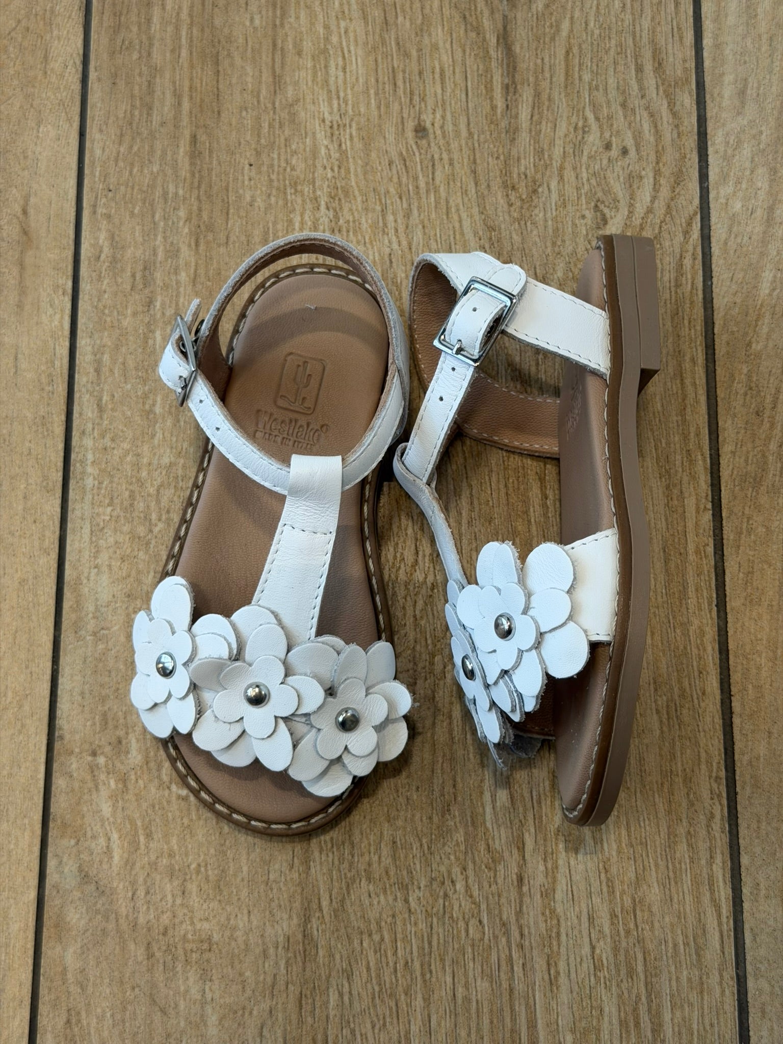Sandali in cuoio fiori bianchi
