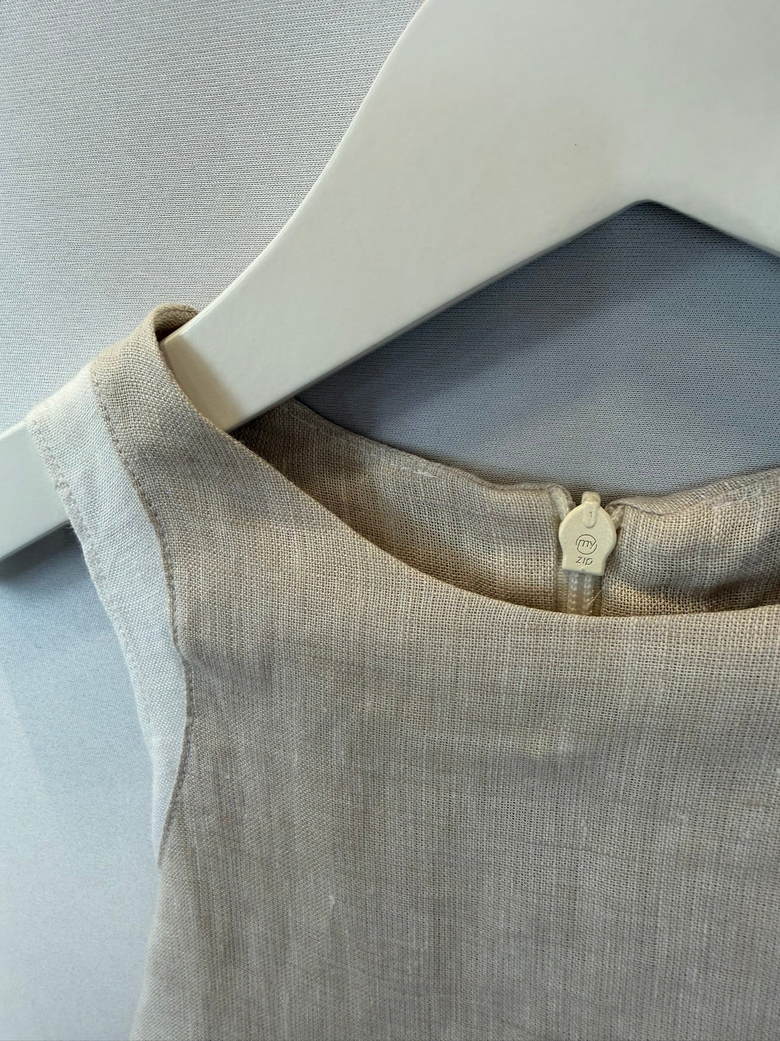 Abito in Lino Beige e Bianco